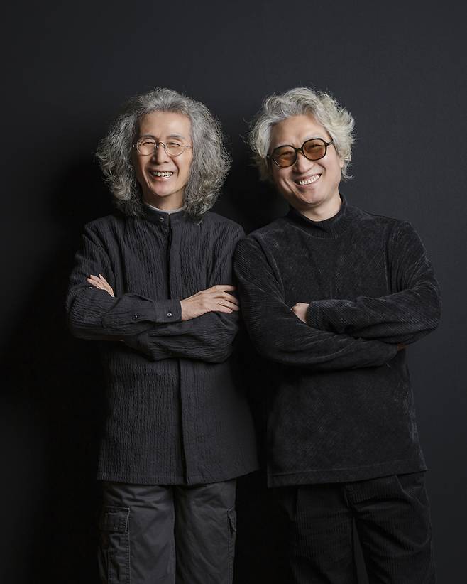 김성진(왼쪽) 경기시나위오케스트라 예술감독과 이두헌. 사진=경기아트센터