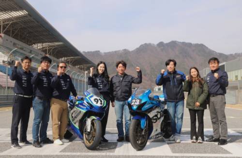 19일 ‘인제 바이크 마스터즈’를 개막하는 인제스피디움(대표:이정민)과 (주)모토쿼드 관계자들