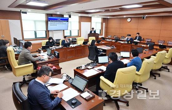 ▲ 울산시의회 의회운영위원회가 지난 10일 회의실에서 의회운영위원회를 열고 제263회 임시회 의사일정 협의의 건 등을 심사했다. 시의회 제공