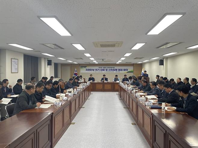 경북도는 지난 10일 도내 도로건설사업 관계자들과 자원안보위기대응 점검회의를 진행하고 있다. /경북도 제공