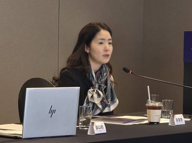 갈더마코리아 미디어 세션에서 답변하고 있는 김정은 은평성모병원 피부과 교수. 사진=김다정 기자
