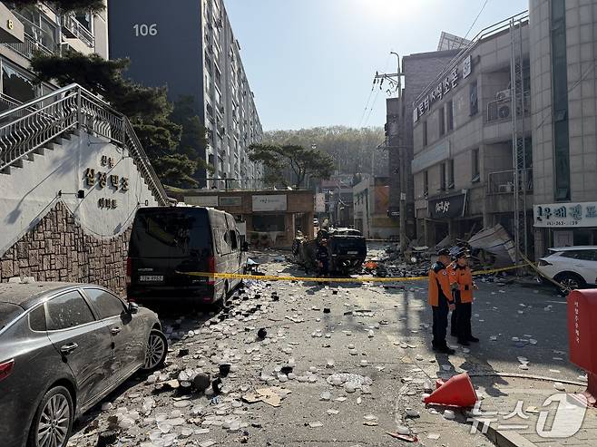 충북 청주시 흥덕구 봉명동의 가스 폭발사고 현장.