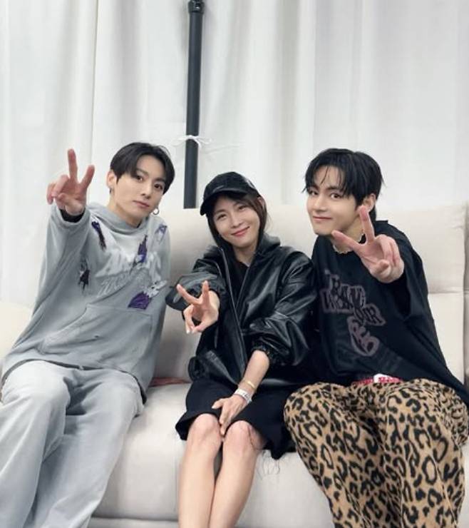 하지원, BTS 콘서트 현장 찾았다…뷔·정국과 인증샷 ‘눈길’(출처:하지원 인스타그램)