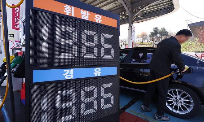 12일 서울의 한 주유소 모습. 연합뉴스