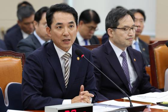 2023년 10월 당시 박민식 국가보훈부 장관이 서울 여의도 국회에서 열린 정무위원회의 국가보훈부 등에 대한 종합국정감사에서 의원 질의에 답변하고 있다. 뉴스1