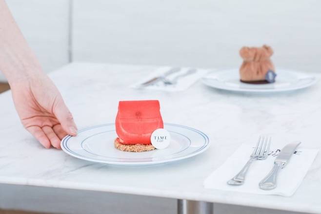 한섬이 출시한 가방 모양 디저트. ⓒ한섬