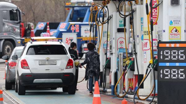 지난 3월 31일 서울 서초구 만남의광장 주유소 모습. 사진은 기사 내용과 직접적인 관련이 없음. 연합뉴스