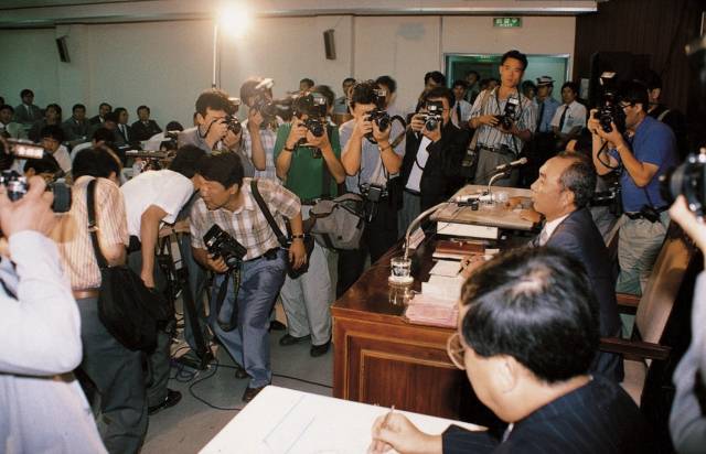 선경은 1992년 8월27일 제2이동통신 사업권을 일주일만에 반납했다. /사진=SK