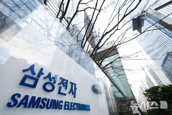 [서울=뉴시스] 황준선 기자 = 삼성전자 노동조합이 성과급 재원으로 40조5000억원으로 산정한 가운데 타 대기업·중소기업 직장인들 사이에서 상대적 박탈감이 확산하고 있다. 2026.03.18. hwang@newsis.com