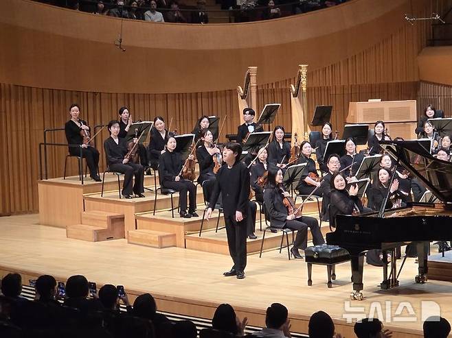 [서울=뉴시스] 조기용 기자 = 지난 12일 서울 송파구 롯데콘서트홀에서 열린 '정명훈 & 원 코리아 오케스트라'에서 피아니스트 김세현이 협연했다. 2026.04.13. photo@newsis.com *재판매 및 DB 금지