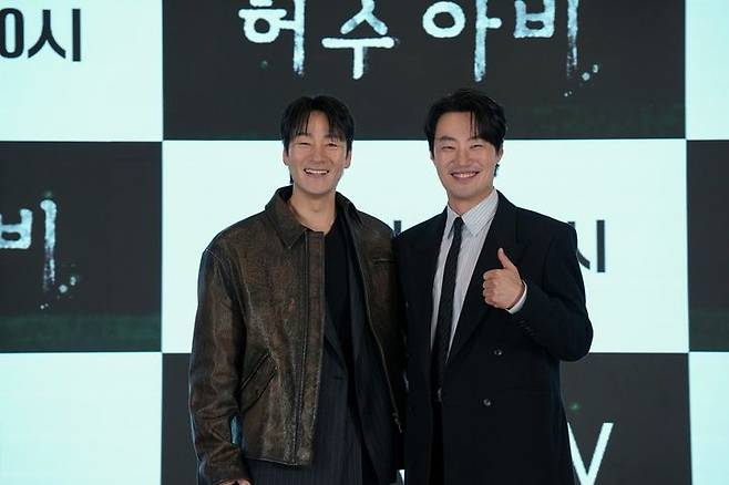 [서울=뉴시스]13일 서울 구로구 더세인트에서 열린 ENA 드라마 '허수아비' 제작발표회에 배우 박해수, 이희준이 참석해 포즈를 취하고 있다. (사진=ENA 제공) 2026.04.16. photo@newsis.com *재판매 및 DB 금지