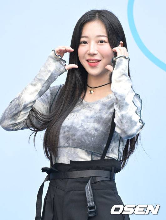 [OSEN=조은정 기자] 9일 서울 동대문 디자인플라자(DDP)에서 ‘2024 S/S 서울패션위크’ 포토월 행사가 열렸다.유튜버 쯔양이 포즈를 취하고 있다. 2023.09.09 /cej@osen.co.kr