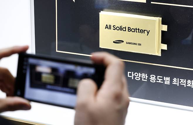 삼성SDI가  3월 11일 ‘인터배터리 2026’에서 공개한 차세대 전고체 배터리 제품. 뉴스1