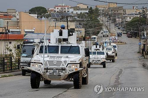 레바논 남부에서 순찰중인 유엔 평화유지군 차량 [로이터 연합뉴스 자료사진. 재판매 및 DB 금지]