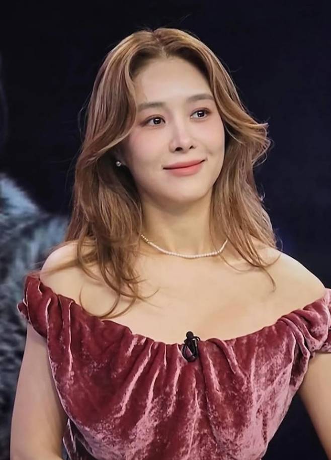 그룹 핑클 멤버이자 뮤지컬 배우 옥주현이 인터뷰를 진행하고 있다. / 사진=옥주현 SNS