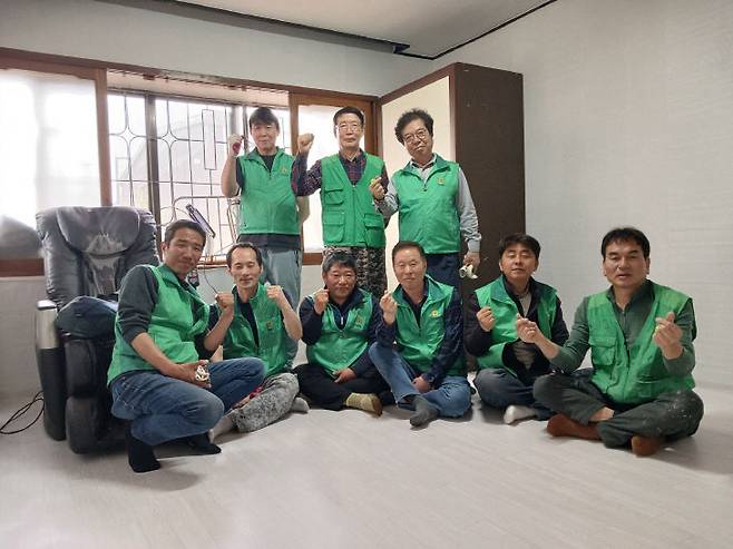 내동 새마을지도자협의회는 관내 취약계층 주거 개선 봉사활동을 진행했다고 14일 밝혔다. (사진= 대전 서구)