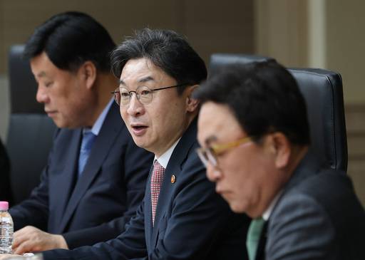 이억원 금융위원장이 14일 중구 예금보험공사에서 열린 국민성장펀드 2차 전략위원회에서 발언을 하고 있다. /연합뉴스 제공