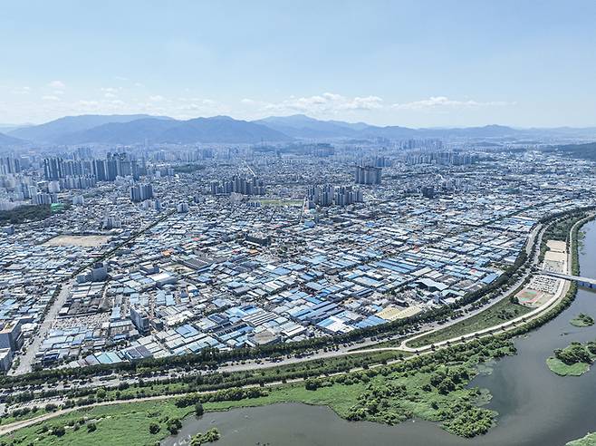 대구시 북구 노원동, 침산1동에 위치한 대구 제3산업단지 전경. 대구시에 남아 있는 가장 오래된 산업단지로 안경테 산업과 대구광역시가 미래 먹거리로 키우는 로봇 산업이 유명하다. 영남일보DB