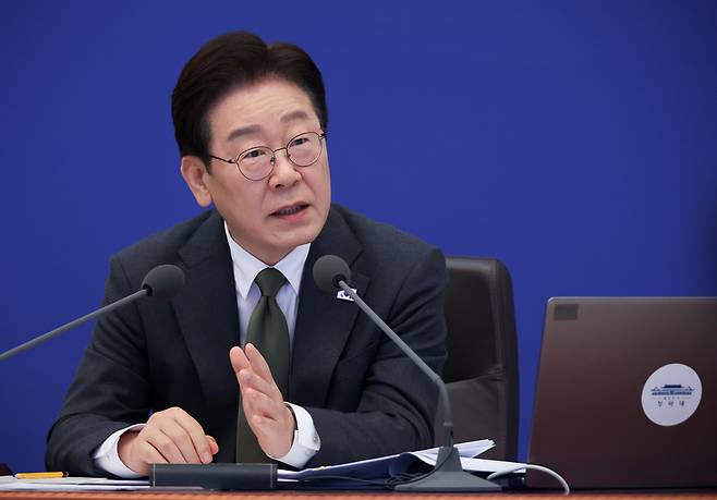 ▲이재명 대통령이 14일 청와대에서 열린 국무회의 겸 비상경제점검회의에서 발언하고 있다. 사진=연합뉴스