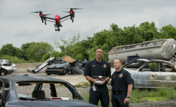 미국 텍사스 소방관들이 중국 DJI 드론으로 훈련하고 있다. /연합뉴스
