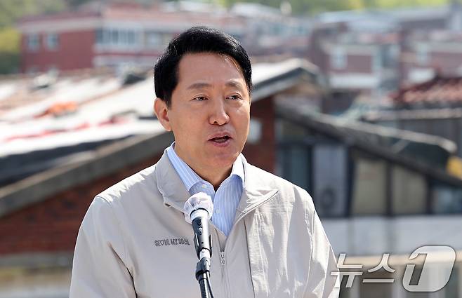 오세훈 서울시장이 13일 오전 서울 마포구 공공재개발 추진 중인 아현1구역 현장을 방문해 ‘서울형 공공참여 주택사업’ 추진 방안을 발표하고 있다. 2026.4.13 ⓒ 뉴스1 박지혜 기자