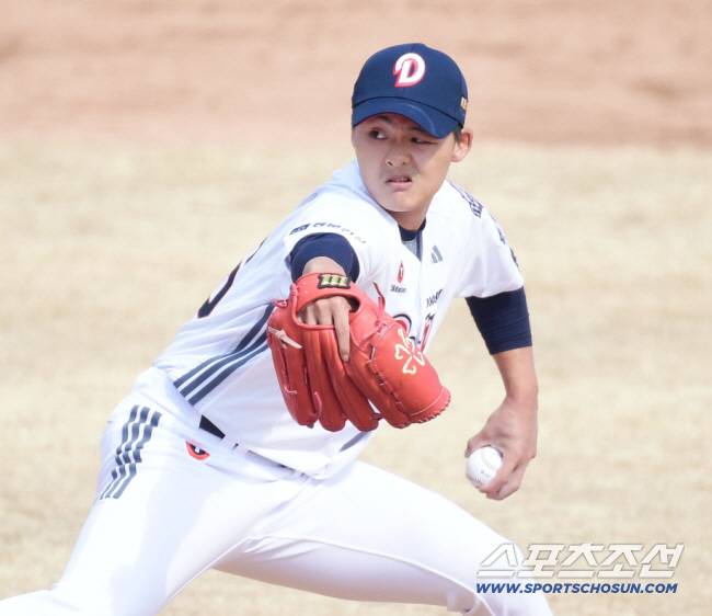 12일 이천 두산베어스파크에서 열린 KBO리그 시범경기 두산과 키움의 경기. 투구하는 두산 이교훈. 이천=송정헌 기자songs@sportschosun.com/2026.03.12/