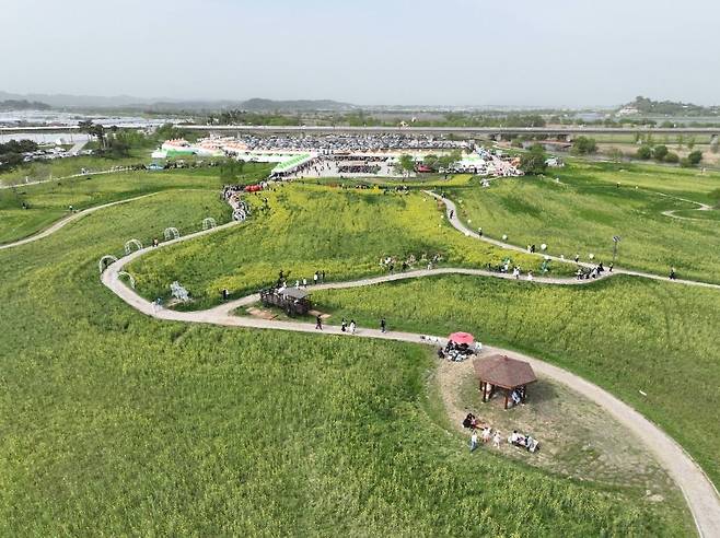 2026 부여세도 방울토마토 & 유채꽃 축제 단지 전경. 부여군 제공