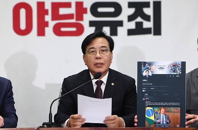 송언석 국민의힘 원내대표가 서울 여의도 국회에서 열린 원내대책회의에서 이재명 대통령의 SNS 관련 발언을 하고 있다. 2026.04.14 뉴시스