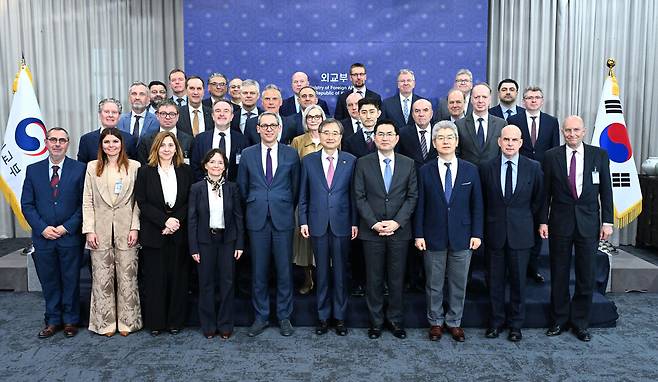 14일 북대서양조약기구(NATO·나토)에 주재하는 30개국 나토 대사들이 외교부를 방문해 조현 장관을 접견했다. 외교부 제공