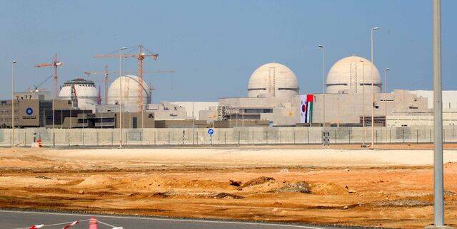아랍에미리트 바라카 원전 1·2·3·4호기(위쪽 사진)와 사우디아라비아의 초대형 도시 네옴시티 건설 현장. 이란 전쟁 발발 후 현지 재건사업 수주 전망으로 국내 건설업계의 주가가 크게 오르고 있다. 뉴시스, 네옴닷컴 제공