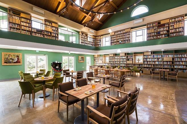 필그림하우스 렉치오디니나 도서관