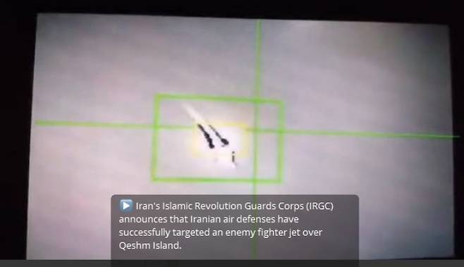 지난 4월 3일 미군 F-15E 전투기가 이란 영토에서 격추됐다. 2월 28일 전쟁 시작 이래 미국이 이란 영토에서 항공기를 잃은 첫 사례다. 조종사 한 명은 당일 구조됐고, 나머지 한 명은 이틀간의 교전 끝에 미군 특수부대 수백 명이 투입돼 구출됐다.  / 사진=알자지라 캡처