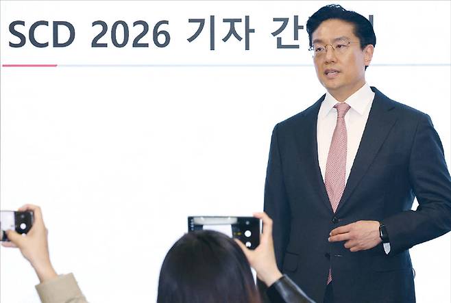 전인석 삼천당제약 대표는 4월 6일 오후 3시부터 서울 서초동 본사에서 기자간담회를 진행했다. 전 대표는 자사를 둘러싼 각종 의혹을 해명하며 “앞으로 최대한 투명하게 정보를 공유할 것”이라고 말했다. (연합뉴스)