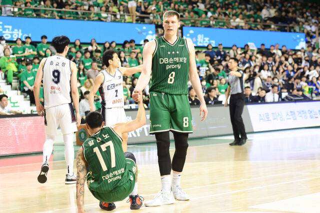 이선 알바노와 헨리 엘런슨./KBL