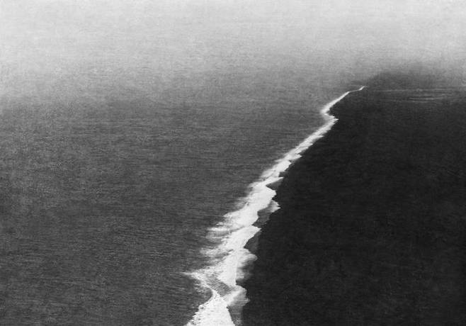 Jungjin Lee, Unseen #55, 2024 Archival pigment print, 109 x 152 cm, Ed. 3+2AP Courtesy of the artist and PKM Gallery. *재판매 및 DB 금지