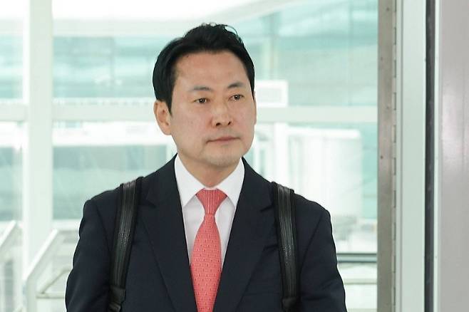 국민의힘 장동혁 대표가 미국 방문 일정을 사흘 앞당겨 지난 11일 워싱턴DC로 출국했다. 장 대표는 12일 페이스북을 통해 "저는 어제, 세계의 자유를 지키는 최전선 워싱턴으로 출발했다"고 밝혔다. 사진은 미국으로 향하는 장 대표. 연합뉴스