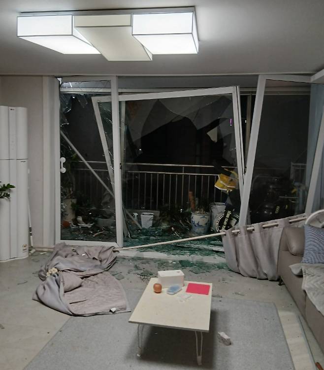 폭발 사고로 피해를 입은 부부의 집. 박규보씨 제공