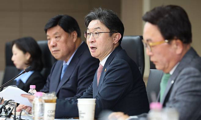 이억원 금융위원장이 14일 서울 중구 예금보험공사에서 열린 국민성장펀드 제2차 전략위원회 회의에서 발언하고 있다. 뉴시스