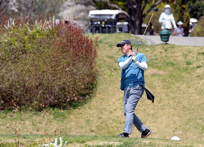 서동명&nbsp;전북&nbsp;골키퍼 코치는&nbsp;13일 경기도 용인 코리아CC서 열린 2026 축구인 골프대회서 북중미월드컵에 출전할 후배 골키퍼들을 향해 “월드컵에 출전할 정도 골키퍼라면 주전과 백업에 상관없이 모두가 언제든지 경기에 투입될 수 있는 몸 상태를 유지해야 한다”고 조언했다. 용인│사진공동취재단