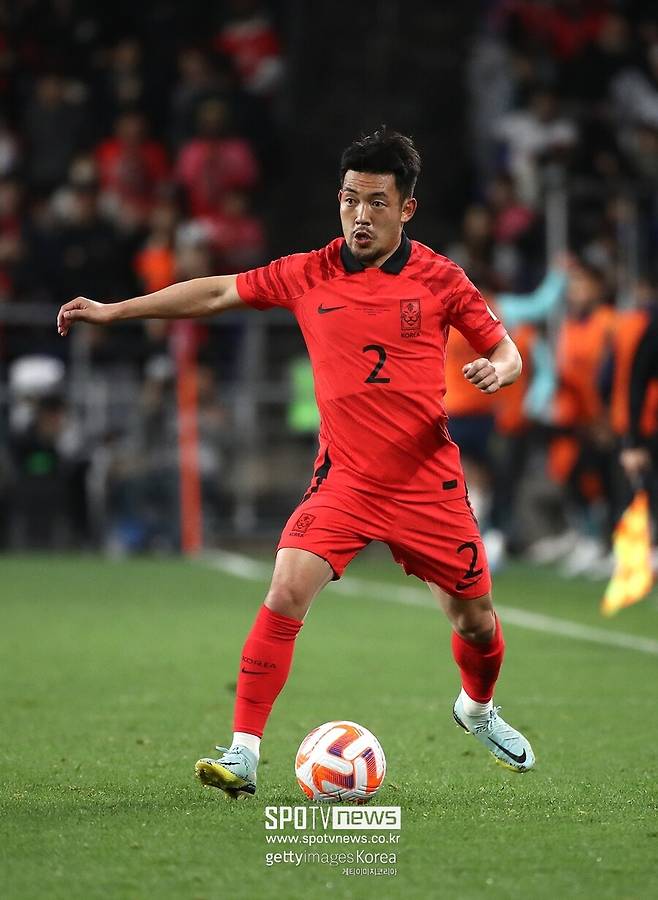 ▲ 중동 정세 악화로 이란을 떠나 귀국했던 베테랑 풀백 이기제가 새로운 행선지를 찾았다. 선택지는 예상과 달리 국내가 아닌 동남아시아다. 태국 최고 명문 방콕 유나이티드 유니폼을 입고 프로 통산 4번째 해외 커리어를 이어간다.