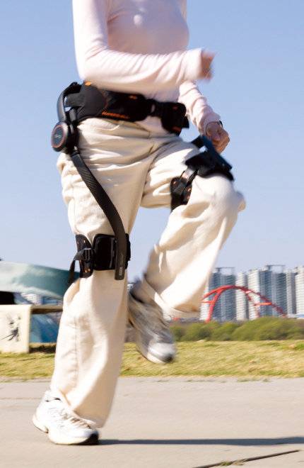 4월 7일 오후 2시, 기자가 서울 여의도 한강공원에서 하이퍼쉘 X 울트라 모델을 장착한 후 달리기를 하고 있다. 이상윤