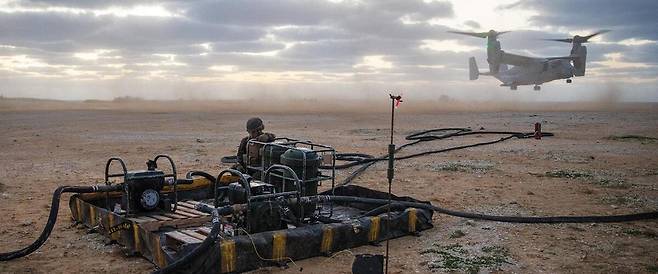 미군의 ‘전방 무장 및 연료 재보급소’(FARP·팝) 설치 훈련 모습. 미국은 이란 한복판에 FARP을 설치해 조종사를 구출하는 대담한 작전을 수행해 성공했다. 미국 해병대 제공