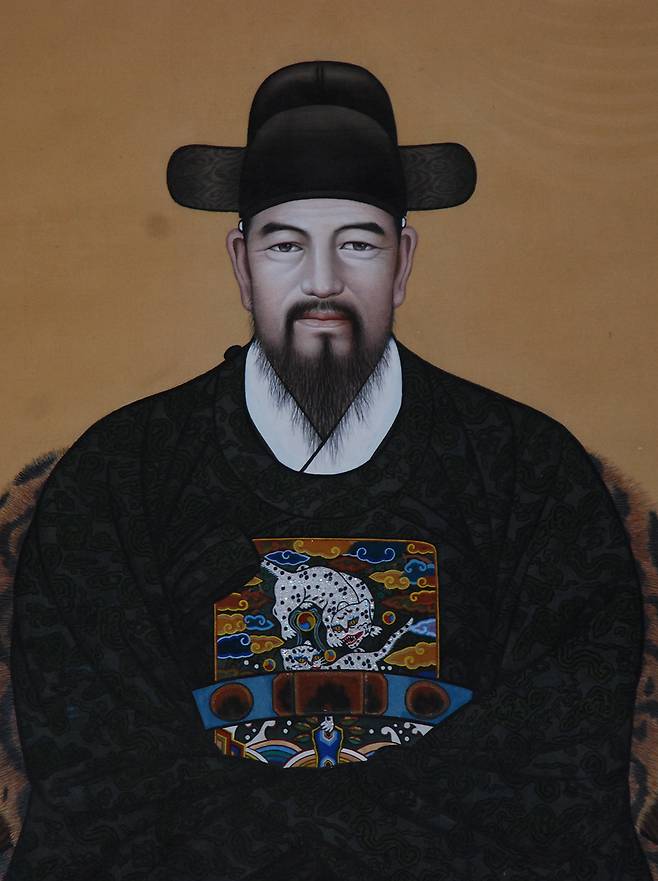 충민사 사당의 전상의 영정