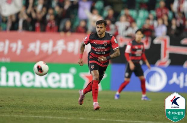 포항스틸러스가 오는 19일 안양과의 홈경기에서 필승을 다지고 있다. 사진은 최근 부상에서 돌아온 완델손. 한국프로축구연맨 제공
