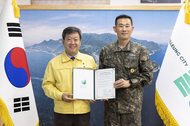 ▲ 울릉군이 해군과 손잡고 지역 대표 탐방로인 '해담길 1코스'의 체계적 관리에 나선다. 사진 울릉군 제공