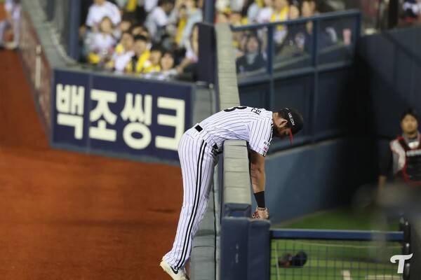 수비에서도 최선을 다한 오스틴(사진=LG)