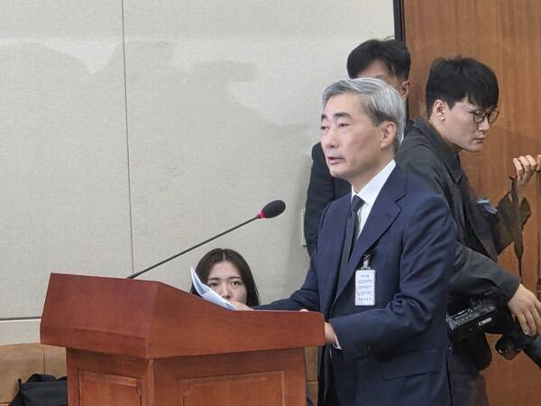 신현송 한국은행 총재 후보자가 15일 국회 재정경제기획위원회 인사청문회에 참석해 모두발언을 하고 있다. [출처=EBN 신진주 기자]