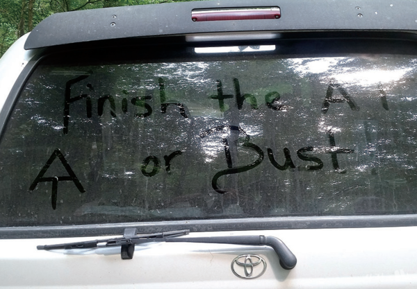 차의 낙서도 AT관련. "무슨 수를 써서라도 AT를 완주해라!" - 이런느낌