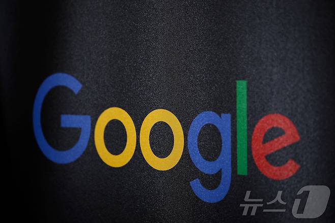 The Google logo is seen during Kering Innovation Day 2026 at the company’s headquarters in Paris, France, January 22, 2026. REUTERS/Gonzalo Fuentes ⓒ 로이터=뉴스1