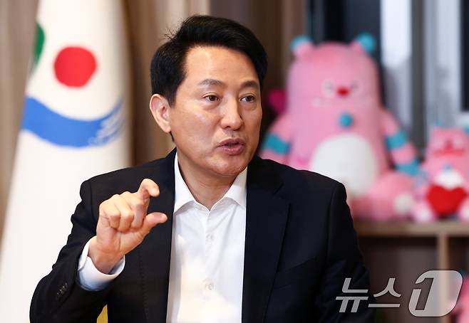 오세훈 서울시장이 9일 오후 서울 중구 서울시청에서 뉴스1과 인터뷰하고 있다. 2026.4.9 ⓒ 뉴스1 최지환 기자